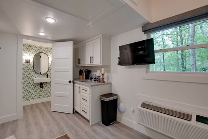 Sweet Tiny House Nestled Among the Towering Trees in Alabama - Scottsboro, Alabama - glamping.directory