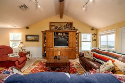 Expansive Pet-Friendly Lakeside Vacation Rental with Fenced Yard in Canyon Lake, Texas - Canyon Lake, Texas - glamping.directory