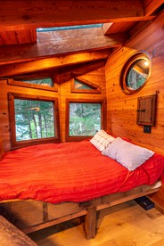Half Moon Bay Glamping Getaway in an Idyllic Tree House and Cabin - Half Moon Bay, California - glamping.directory
