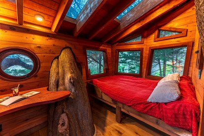 Half Moon Bay Glamping Getaway in an Idyllic Tree House and Cabin - Half Moon Bay, California - glamping.directory