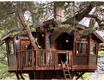 Half Moon Bay Glamping Getaway in an Idyllic Tree House and Cabin - glamping.directory