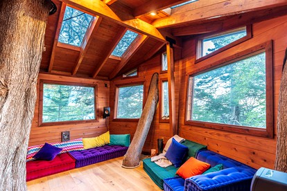 Half Moon Bay Glamping Getaway in an Idyllic Tree House and Cabin - Half Moon Bay, California - glamping.directory