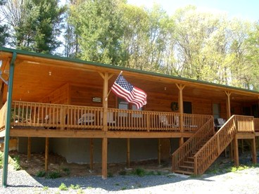 Large Camping Cabin with a Hot Tub near Beech Mountain, North Carolina - glamping.directory