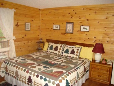 Large Camping Cabin with a Hot Tub near Beech Mountain, North Carolina - Elk Park, North Carolina - glamping.directory