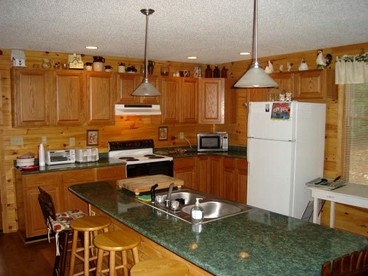 Large Camping Cabin with a Hot Tub near Beech Mountain, North Carolina - Elk Park, North Carolina - glamping.directory