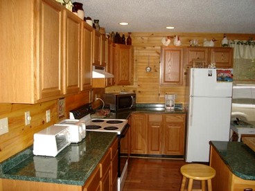 Large Camping Cabin with a Hot Tub near Beech Mountain, North Carolina - Elk Park, North Carolina - glamping.directory