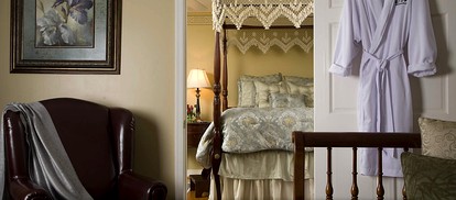 Spacious and Romantic Suite for a Historic Town Getaway in Williamsburg, Virginia - Williamsburg, Virginia - glamping.directory