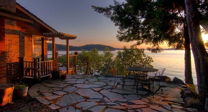 Waterfront Cottage Rental with Spectacular Sunset Views on Orcas Island, Washington - Deer Harbor, Washington - glamping.directory