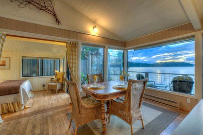 Waterfront Cottage Rental with Spectacular Sunset Views on Orcas Island, Washington - Deer Harbor, Washington - glamping.directory
