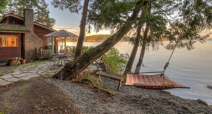 Waterfront Cottage Rental with Spectacular Sunset Views on Orcas Island, Washington - Deer Harbor, Washington - glamping.directory