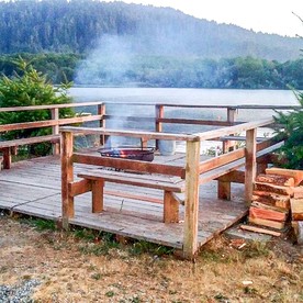 Charming Cabin with Kitchen and River Views, Perfect for a Glamping Retreat in Northern California - Klamath, California - glamping.directory