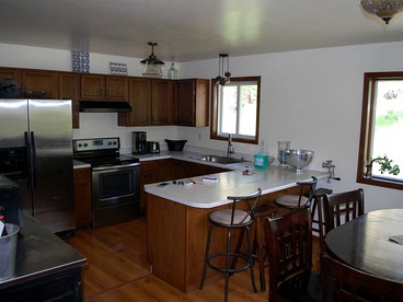 Spacious Family Cabin Rental near Yellowstone National Park in Montana - Gardiner, Montana - glamping.directory