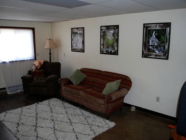 Spacious Family Cabin Rental near Yellowstone National Park in Montana - Gardiner, Montana - glamping.directory