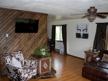 Spacious Family Cabin Rental near Yellowstone National Park in Montana - Gardiner, Montana - glamping.directory