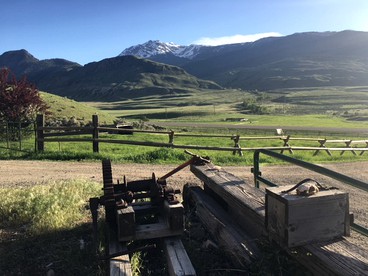 Spacious Family Cabin Rental near Yellowstone National Park in Montana - Gardiner, Montana - glamping.directory