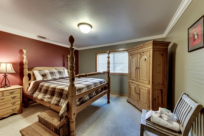 Fabulous Lakefront Group Cabin with Game Room, Outdoor Pool and Tennis Court in Groveland, California - Groveland, California - glamping.directory