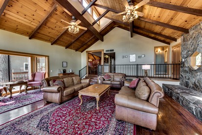 Fabulous Lakefront Group Cabin with Game Room, Outdoor Pool and Tennis Court in Groveland, California - Groveland, California - glamping.directory