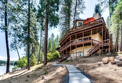 Fabulous Lakefront Group Cabin with Game Room, Outdoor Pool and Tennis Court in Groveland, California - glamping.directory
