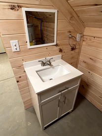 Cozy Rustic Cabin Retreat Perfect After a Day of Adventure in London, Kentucky - London, Kentucky - glamping.directory