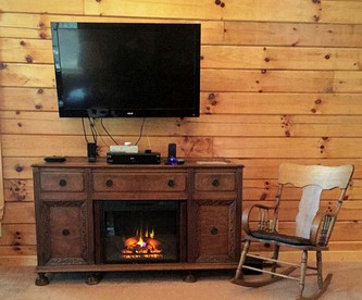 Two-Story Log Cabin Rental with a Hot Tub near Upper Meramec River, Missouri - Steelville, Missouri - glamping.directory