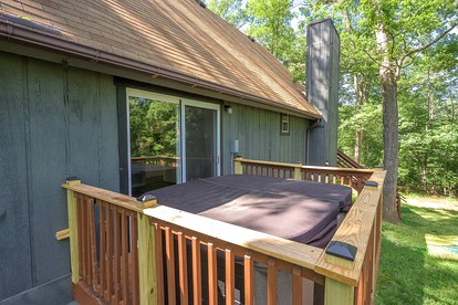 Breathtaking A-frame with Hot-tub in Luray, Virginia - Luray, Virginia - glamping.directory