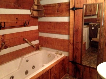 Tranquil Cabin with Hot Tub & Creek Views Near Bass Pro, Kodak Tennessee - Kodak, Tennessee - glamping.directory