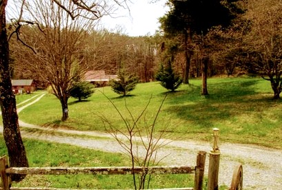 Tranquil Cabin with Hot Tub & Creek Views Near Bass Pro, Kodak Tennessee - Kodak, Tennessee - glamping.directory