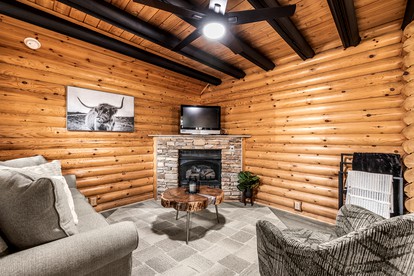 Fantastic Cabin with Hot-tub and Gorgeous Sights in Pittman Center, Tennessee - Pittman Center, Tennessee - glamping.directory