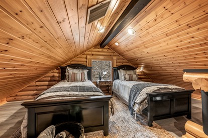 Fantastic Cabin with Hot-tub and Gorgeous Sights in Pittman Center, Tennessee - Pittman Center, Tennessee - glamping.directory