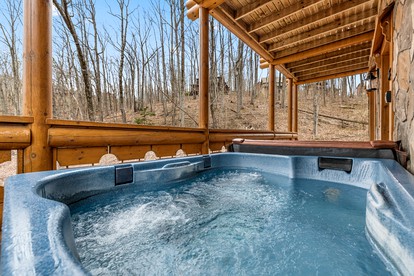 Fantastic Cabin with Hot-tub and Gorgeous Sights in Pittman Center, Tennessee - Pittman Center, Tennessee - glamping.directory