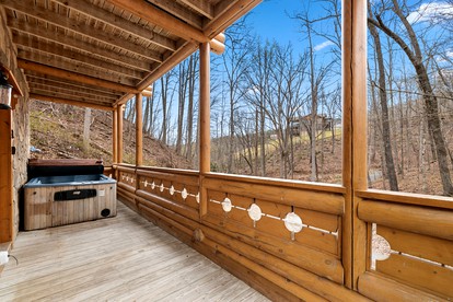 Fantastic Cabin with Hot-tub and Gorgeous Sights in Pittman Center, Tennessee - Pittman Center, Tennessee - glamping.directory