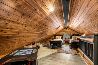 Fantastic Cabin with Hot-tub and Gorgeous Sights in Pittman Center, Tennessee - Pittman Center, Tennessee - glamping.directory
