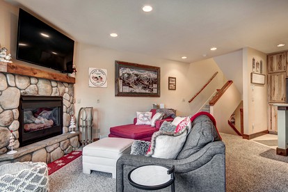 Fully-Equipped Breckenridge Cabin for Skiing Vacations in Colorado - glamping.directory