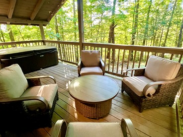 Romantic Cabin Ideal for a Secluded Escape in Townsend, Tennessee - Townsend, Tennessee - glamping.directory