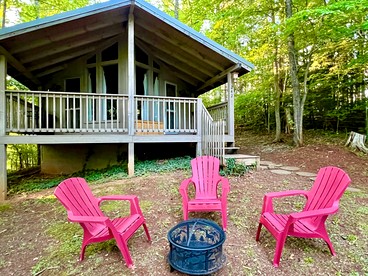 Romantic Cabin Ideal for a Secluded Escape in Townsend, Tennessee - glamping.directory
