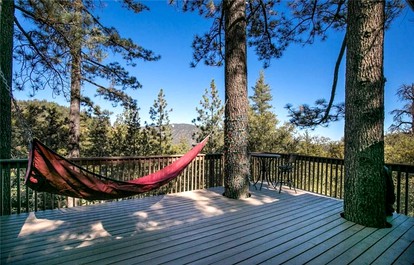 Enchanting Tree House with a Cozy Fireplace Ideal for Weekend Trips from Los Angeles - Pine Mountain Club, California - glamping.directory