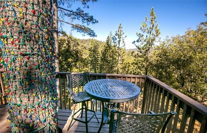 Enchanting Tree House with a Cozy Fireplace Ideal for Weekend Trips from Los Angeles - Pine Mountain Club, California - glamping.directory