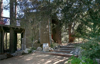 Enchanting Tree House with a Cozy Fireplace Ideal for Weekend Trips from Los Angeles - Pine Mountain Club, California - glamping.directory