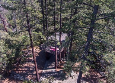 Enchanting Tree House with a Cozy Fireplace Ideal for Weekend Trips from Los Angeles - Pine Mountain Club, California - glamping.directory