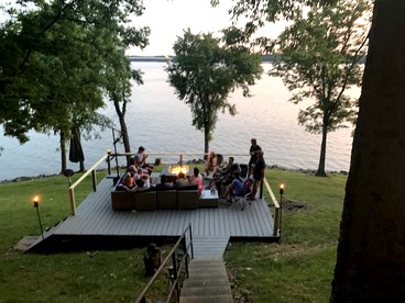 Inmerse in the Serenity of this Lakefront Cottage in Cadiz, Kentucky - Cadiz, Kentucky - glamping.directory