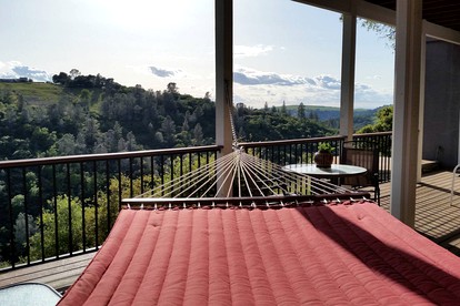 Comfortable Upper Floor Mountain Getaway in Penn Valley, California - Penn Valley, California - glamping.directory