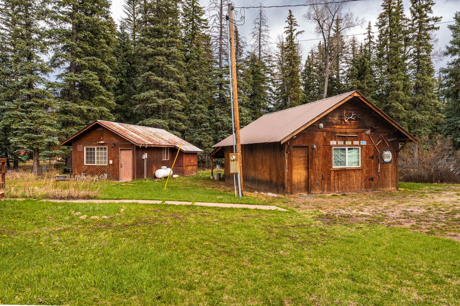 Bear Paw Lodge Ponderosa Creekside - Bayfield, Colorado - glamping.directory
