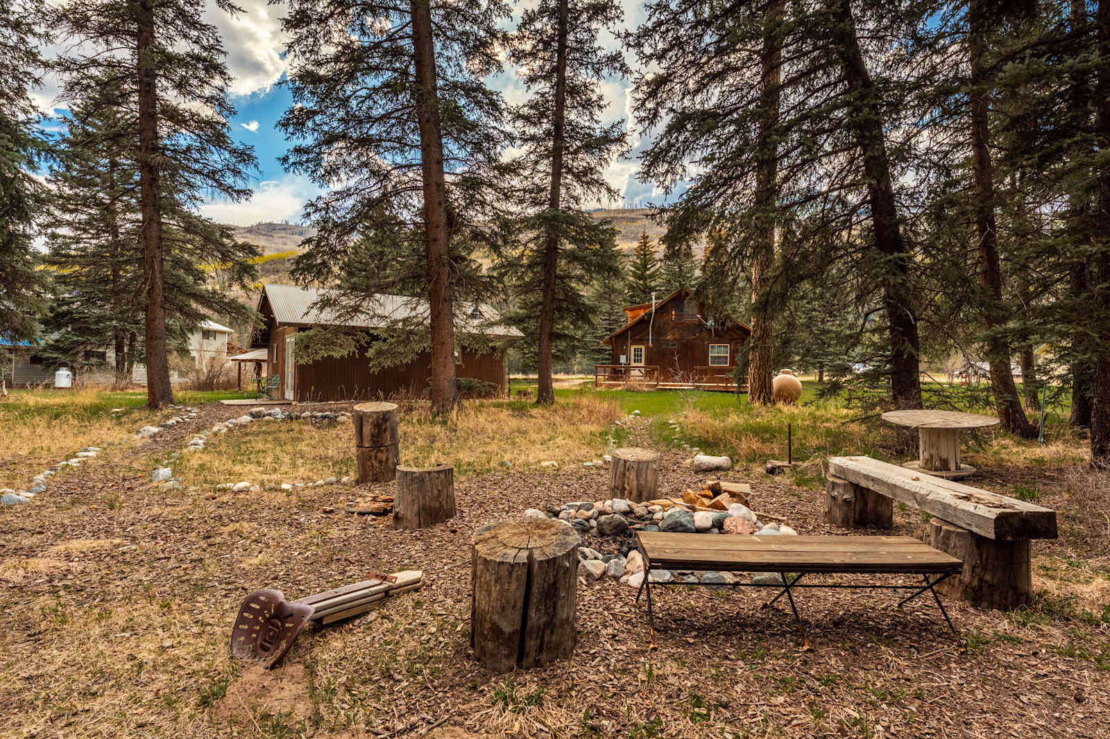 Bear Paw Lodge Ponderosa Creekside - Bayfield, Colorado - glamping.directory