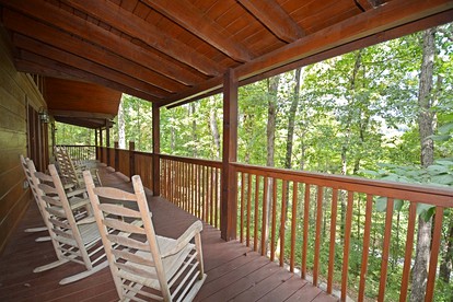 Fully-Equipped Cabin Rental in Tennessee, Perfect for Large Group Glamping in the Mountains - Sevierville, Tennessee - glamping.directory