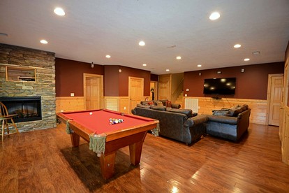 Fully-Equipped Cabin Rental in Tennessee, Perfect for Large Group Glamping in the Mountains - Sevierville, Tennessee - glamping.directory