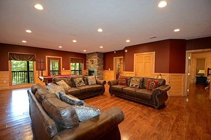 Fully-Equipped Cabin Rental in Tennessee, Perfect for Large Group Glamping in the Mountains - Sevierville, Tennessee - glamping.directory