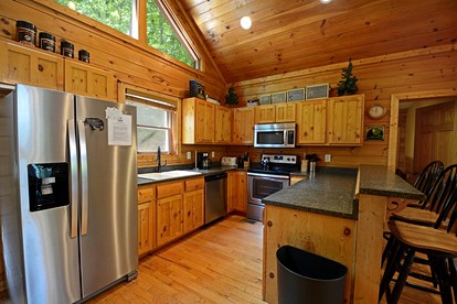 Fully-Equipped Cabin Rental in Tennessee, Perfect for Large Group Glamping in the Mountains - Sevierville, Tennessee - glamping.directory