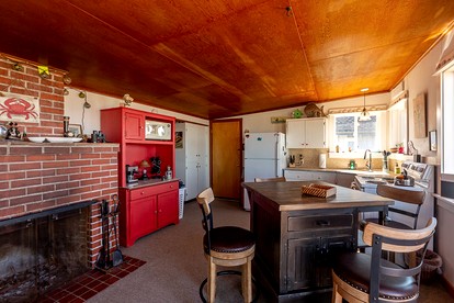 Rustic Beachfront Escape with Fireplace, Views & Pet-Friendly Stay in Florence, Oregon - Florence, Oregon - glamping.directory