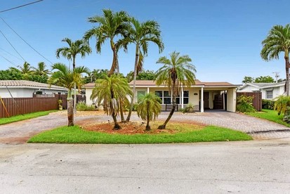 Modern Waterfront Home with Pool, Tesla EV Charger & Canal Fishing near Lauderdale-by-the-Sea Beach, Oakland Park Florida - Oakland Park, Florida - glamping.directory