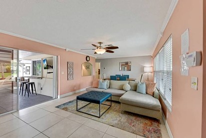 Modern Waterfront Home with Pool, Tesla EV Charger & Canal Fishing near Lauderdale-by-the-Sea Beach, Oakland Park Florida - Oakland Park, Florida - glamping.directory